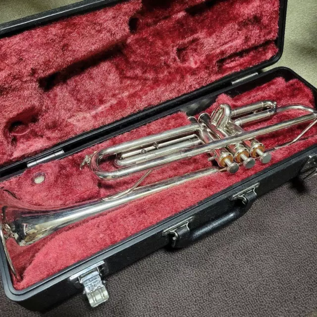 YAMAHA TRUMPET YTR-1310 Silver with Mouthpiece ,Hard Case $585.90