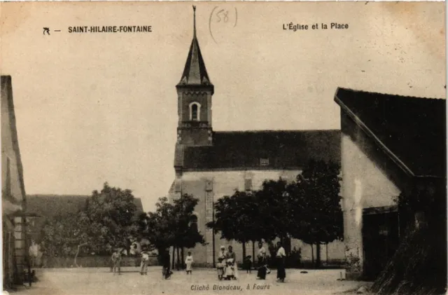 CPA AK St-HILAIRE Fontaine L'Église et la Place (420755)