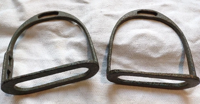 Paire D'Étriers Anciens Pour Cheval - Équitation - Déco Ou Utilisation