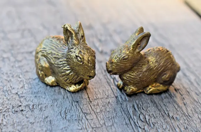 Mini Sitting HARE RABBIT BUNNY Talisman Solid Bronze Amulet Ornament Figurine