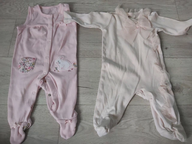 Pacchetto di vestiti enormi bambina 0-3 mesi 30 articoli inc SUCCESSIVO, bambino Disney #1 9