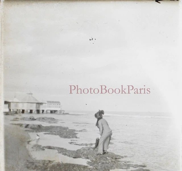 Femme à la Plage c1900 Photo Stereo Plaque PL28L6n4 Vintage