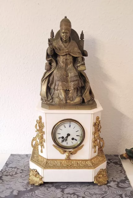 Alte antike Figurenpendule aus weißem Marmor Bronzebüste Pabst PIE - IX  gg.1840