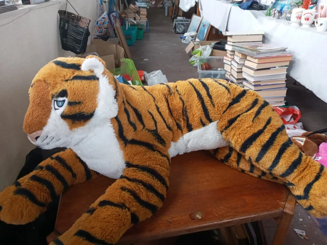 thumbnail interactive-video image 1 of Curvaso White Tiger Giant Plush - 140cm Large Cuddly Stuffed Animal Soft Toy Gift 1 of 3