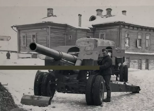 Wehrmacht Soldat mit Kanone - 2. Weltkrieg - Foto