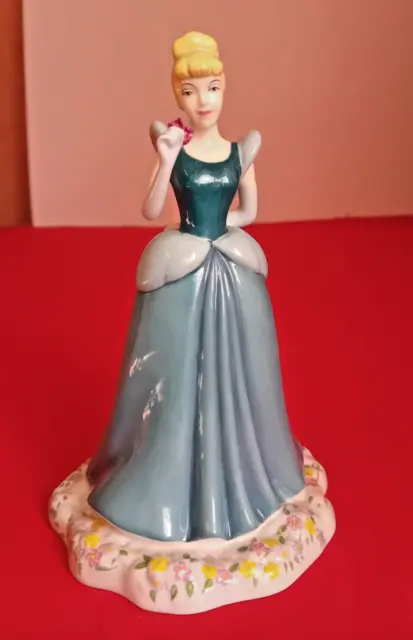 Royal Doulton Disney Princesses Snow White 18545 Showcase Collection.