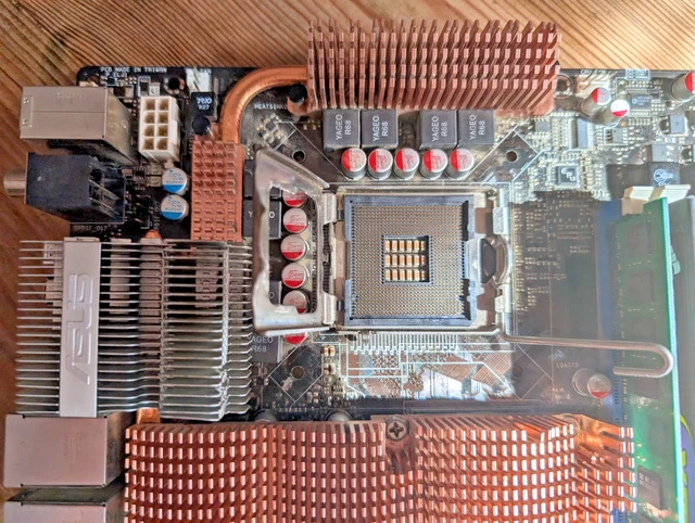 ASUS MAXIMUS FORMULA Socket LGA775 DDR2 ATX Motherboard with 3x DDR2 ...