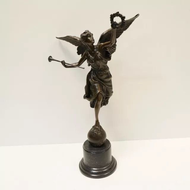 Statue Sculpture La victoire Style Art Deco Style Art Nouveau Bronze massif Sign