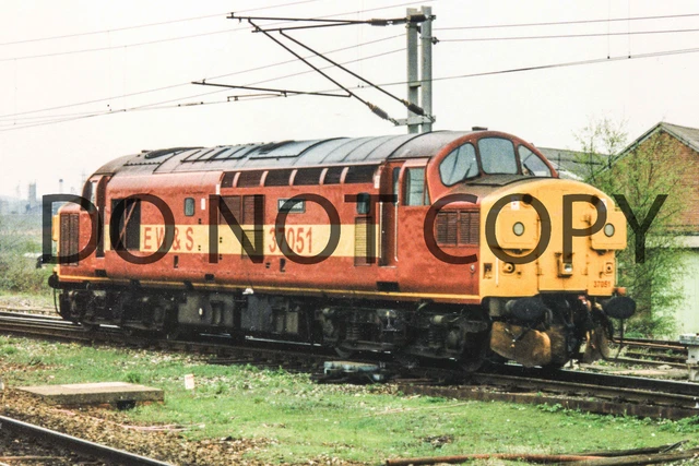 UK DIESEL TRAIN Railway Photograph Of Class 37 37051 Loco. Rm37-183 £1. ...