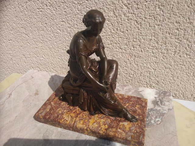 Statue En Bronze Dune Femme Corpulente A Gauche 19 X 11 X 16 Cm main image 1