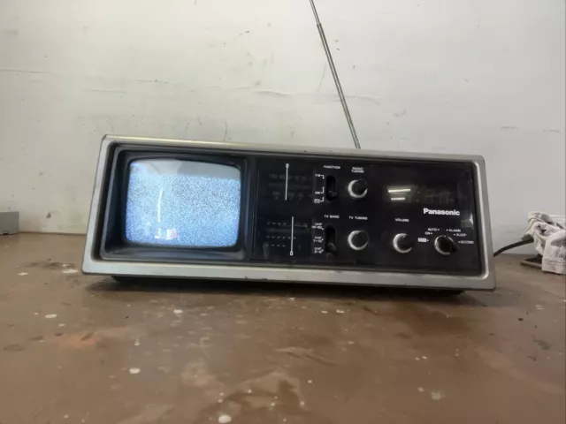 Vintage 1978 Panasonic Solid State TR-5020 Television Radio Alarm