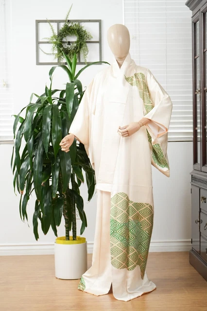 Dear Vanilla Japanese Silk Kimono Women's Robe Gown Authentic Japan Vintage Mint