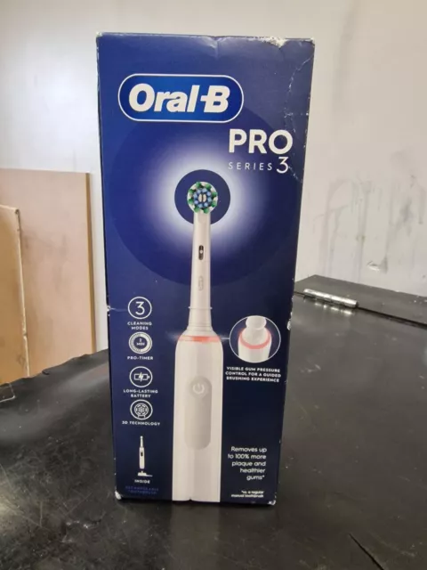 Oral-B PRO Series 3 CrossAction Electric Toothbrush - White New Box Damaged.