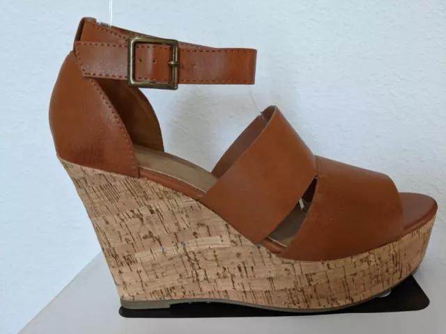 Bamboo Womens Platform Brown Sandals  comfortable , size 7 & 8  New