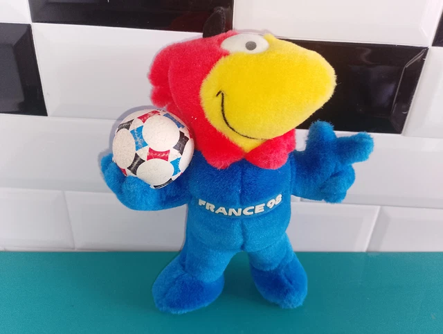 Peluche Fuleco Mascotte Coupe Du Monde 2014 Brésil - 20 Cm, Avec Ballon Sous Le Pied, Collection Foot