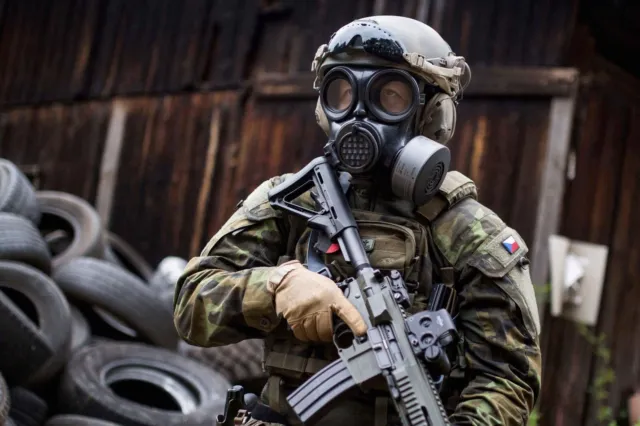 Us Military Model Mira Safety Cm-7M Tactical Gas Mask (Special Forces)!!