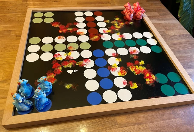 BRETTSPIEL MENSCH ÄRGERE DICH NICHT XXL Design-Figuren feuerspeiende