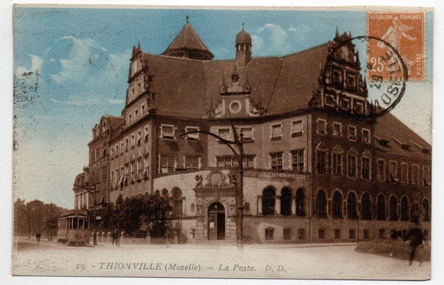 THIONVILLE - Moselle - CPA 57 - la Poste et tramway PP