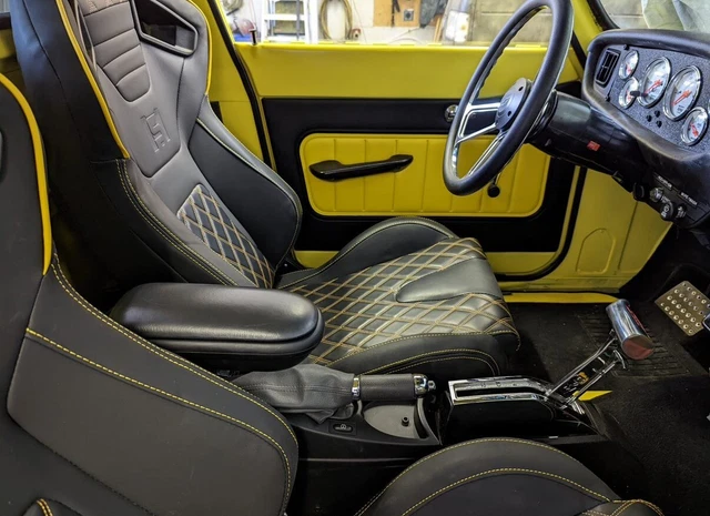 8 Garage Custom Door Panel Set CHEVROLET LUV / KB20 / black & yellow
