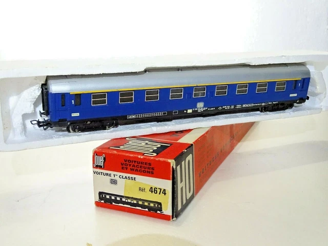 ROCO ( 44363 ) BELLE VOITURE 2eme CLASSE DE LA DB AVEC