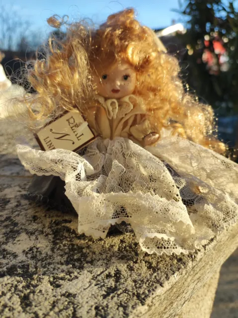 Bambola in porcellana da collezione con certificato di garanzia - Capodimonte