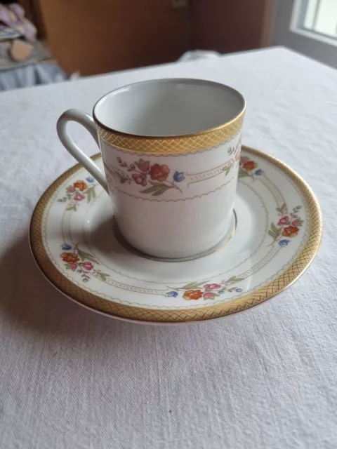 Tasse et sous-tasse en porcelaine fine neuve