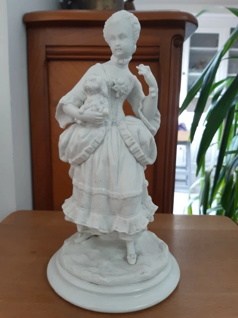 Statuette Jeune Fille En Biscuit