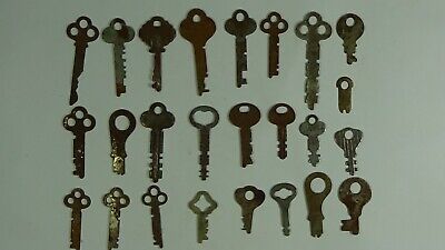 Lot of 25 Vintage Flat Skeleton Keys for lockers, luggage, locks, etc... #CC4-D