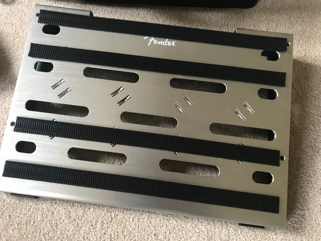 fender professional pedal board and soft case - small, excellent condition