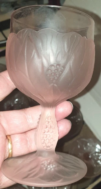 Superbe série de 12 coupe a glace anciennes en verre rose a decor de fleur