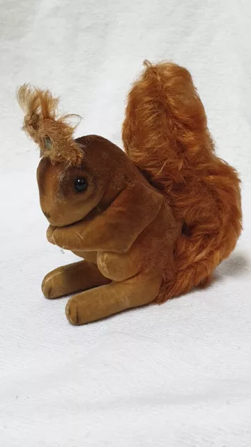 Altes STEIFF Eichhörnchen aus SAMT, Vorkrieg ? ca. 10cm Höhe, mit Knopf (unles.)