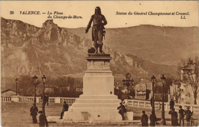 CPA Valence Place du Champ de Mars ,Statue General Championnet FRANCE (1091341)