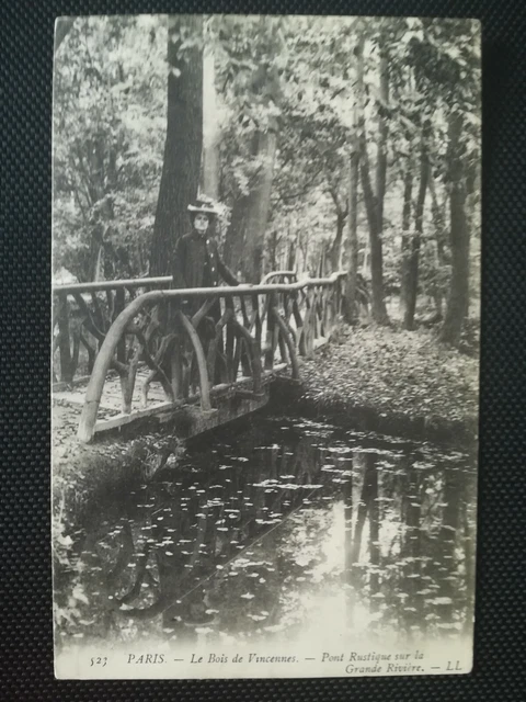 CPA 75 PARIS - Le Bois de Vincennes - Rustic Bridge on the Grande Rivière