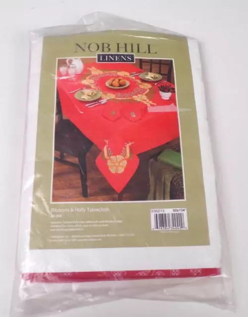"Kit de mantel rojo estampado Nob Hill Herrschners 2012 cintas y acebo 60 x 104"