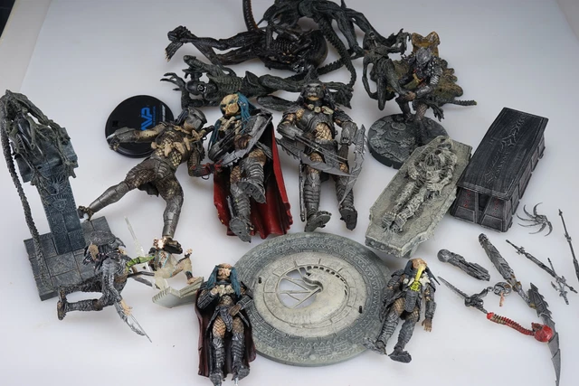 LOT Alien Vs Predator 8" Action Figures x6 + Extras Statues Accessories 2005 Fox