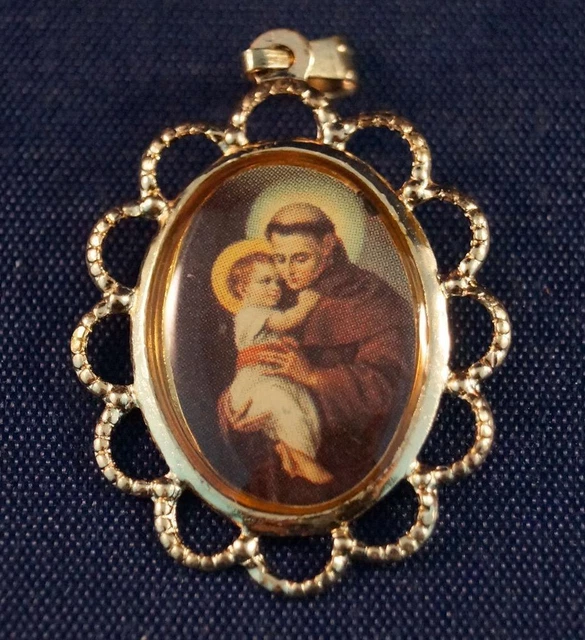 Vintage Religioso Plastica Medaglione Ciondolo