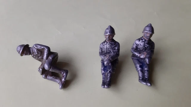 FIGURINE SOLDAT MILITAIRE anglais défilant à pied portan épée aluminium FIGURINE SOLDAT MILITAIRE anglais défilant à pied portan épée aluminium
