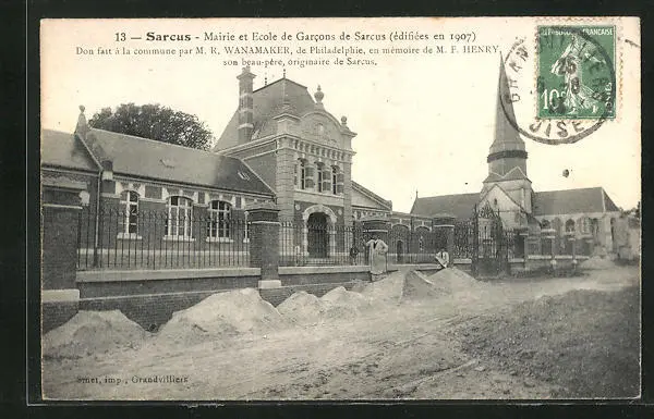 CPA Sarcus, Mairie et Ecole de Garcons