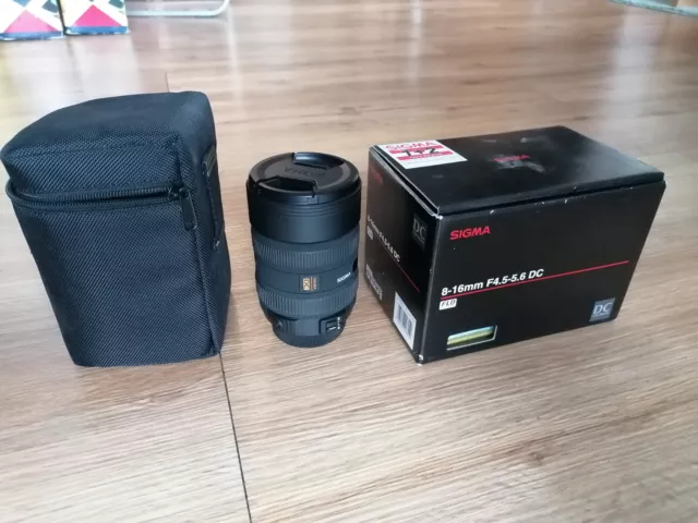 Sigma DC 8-16 mm F/4.5-5.6 AF HSM Objektiv mit einem Kratzer