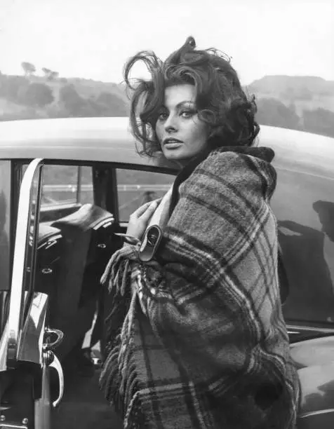 Italian actress Sophia Loren arriving Crumlin yesterday where - 1965 Old Photo