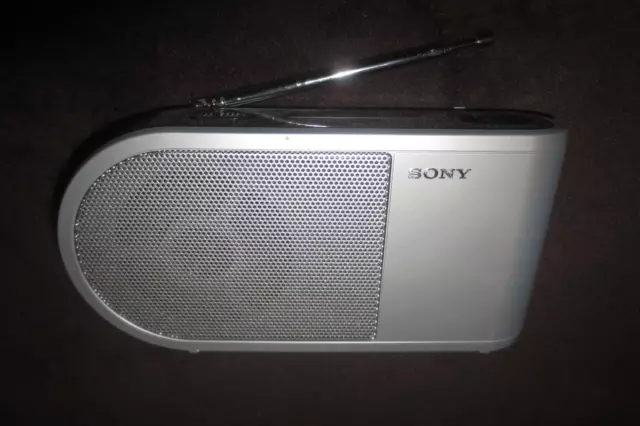 SONY ICF-304 AM/FM Radio Taschenradio Silber