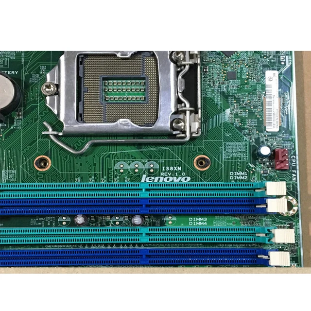 La Parte Posteriore Di Un Computer Desktop Con La Scheda Madre Su Un Fondo Bianco 30284232