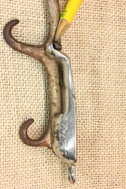 4 Coat Hooks Clothes Hanger Fold Up Arm Old Laundry Bath Vintage 1921 Patent 7