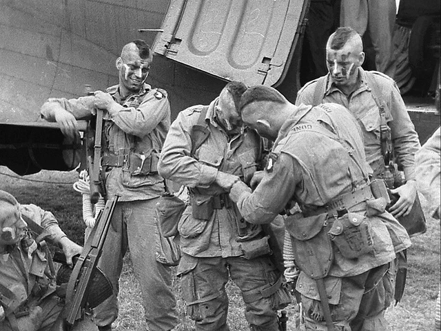 US WW2 DDAY Airborne para Utah Omaha Dday casque veste 506th 101st Dick ...
