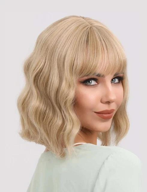 Perruque Blonde Bouclée Courte Avec Frange - Synthétique - 35cm - Inclut 4 Bonnets - Style Naturel