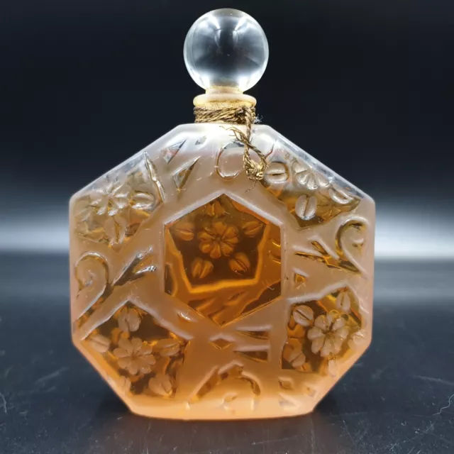 Beau flacon de parfum ancien Verre pressé moulé Jean Charles Brosseau, Plein