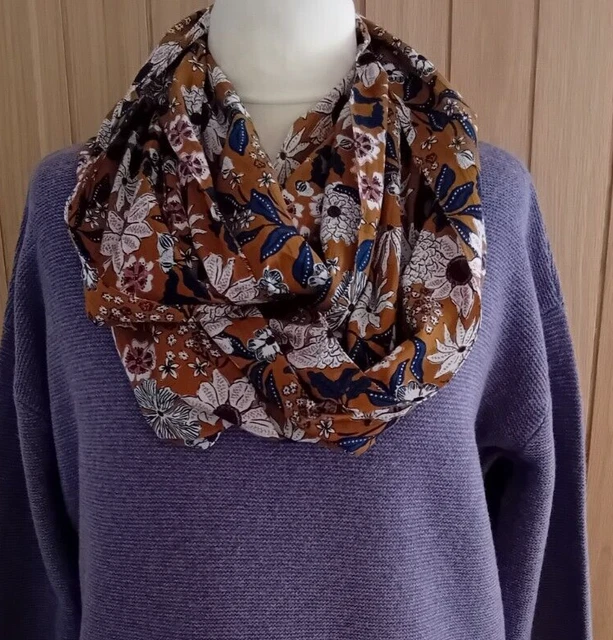 Seasalt Women's Pretty Circle Scarf In Geo Tumble Burgundy main image 1
