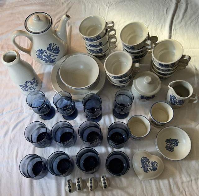 Pfaltzgraff Yorktowne Large 58 Piece Lot Vintage Blue Floral Transferware PRETTY