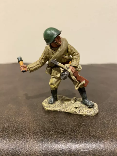 WW2 Russian with PPSH MG Throwing Grenade Single Soldier Mint no Box