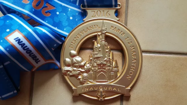 Médaille Semi marathon Run Disney inaugural Disneyland Paris 2016